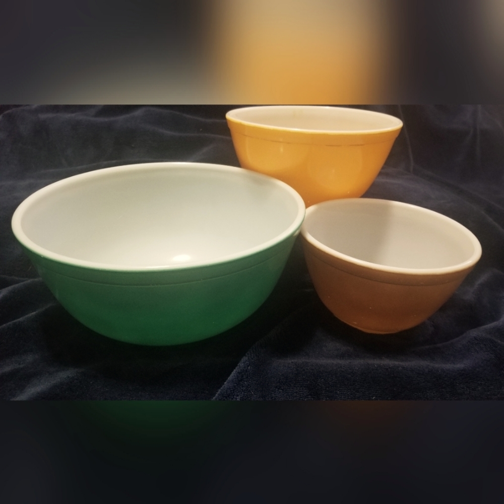 Vintage Pyrex Bowls